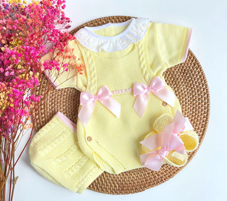 Ranita Knitted Baby Girl with Bonnet & Booties